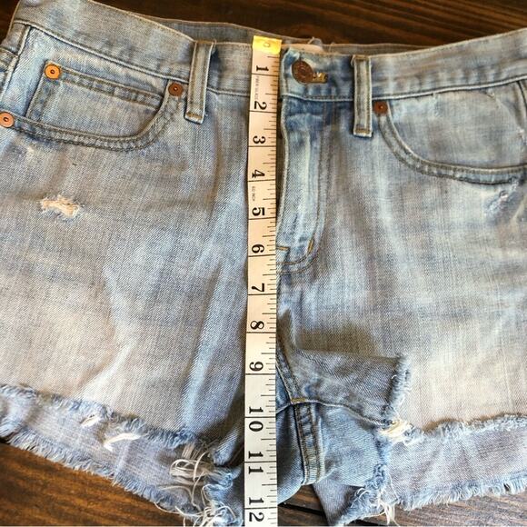 Madewell Denim Shorts Women’s 25 Light Wash Frayed Raw Hem Relaxed Boho Summer - Picture 6 of 9